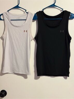 Set of 2 Women’s Under Armour Sleeveless Workout Tanks *EUC*
